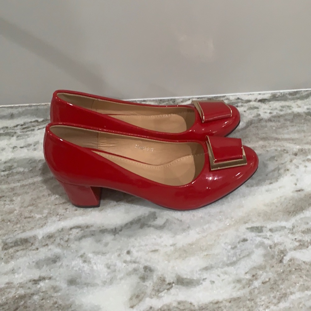 WOMAN GODIVA HEELS